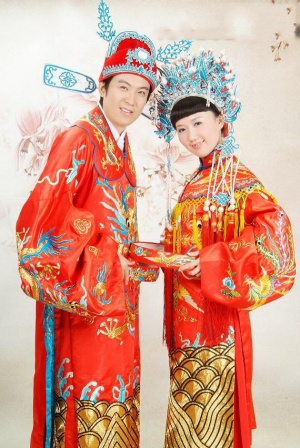 中式婚礼服装是什么样子的